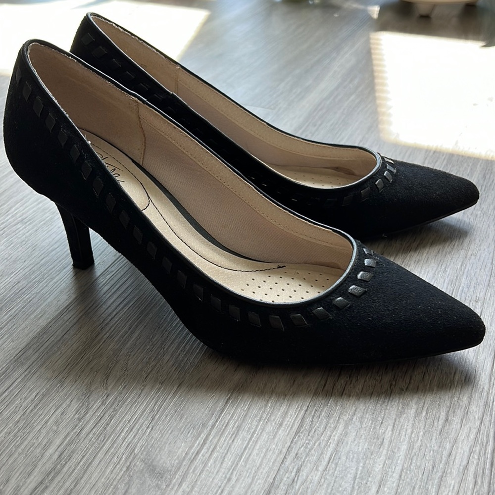 Black Pumps